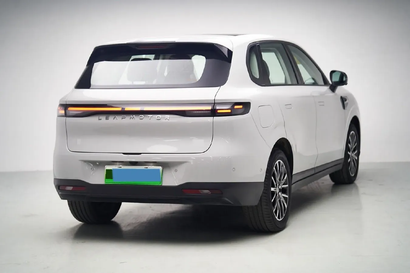 2025 Leapmotor B10 BEV 67.1KWH,autocango,china used car exporter,china ev exporter,chinese used car exporter,chinese used ev exporter