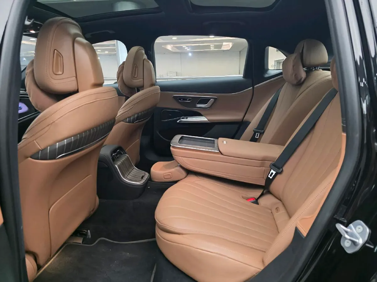 2024 Mercedes-Benz E Class 2.0T 204HP L4 9AT PHEV 25.4KWH,autocango,china used car exporter,china ev exporter,chinese used car exporter,chinese used ev exporter