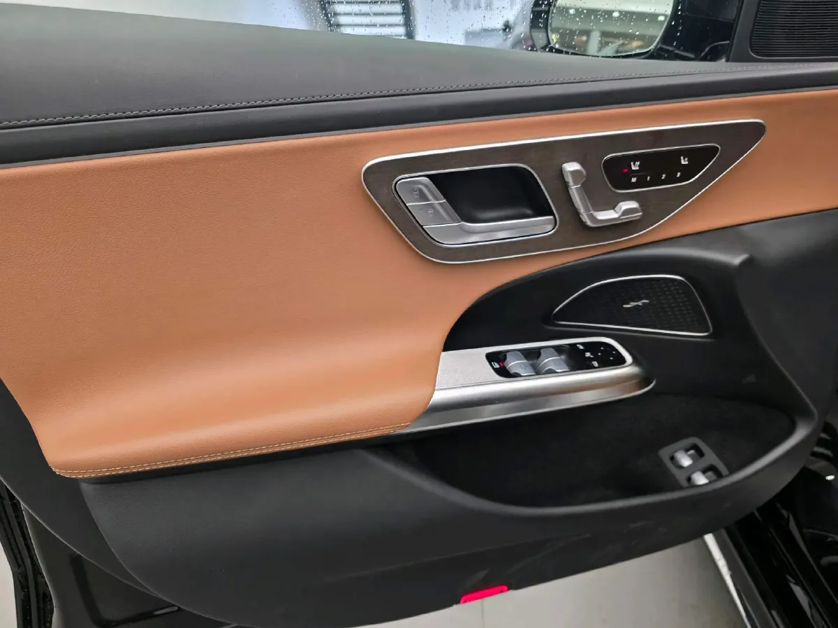 2024 Mercedes-Benz E Class 2.0T 204HP L4 9AT PHEV 25.4KWH,autocango,china used car exporter,china ev exporter,chinese used car exporter,chinese used ev exporter