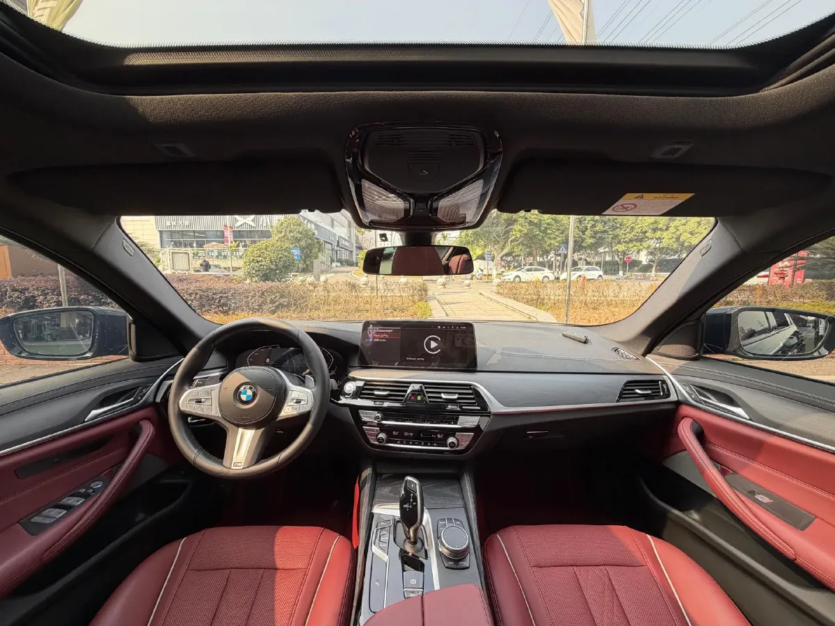 2023 BMW 5 Series 2.0T 245HP L4 8AT,autocango,china used car exporter,china ev exporter,chinese used car exporter,chinese used ev exporter