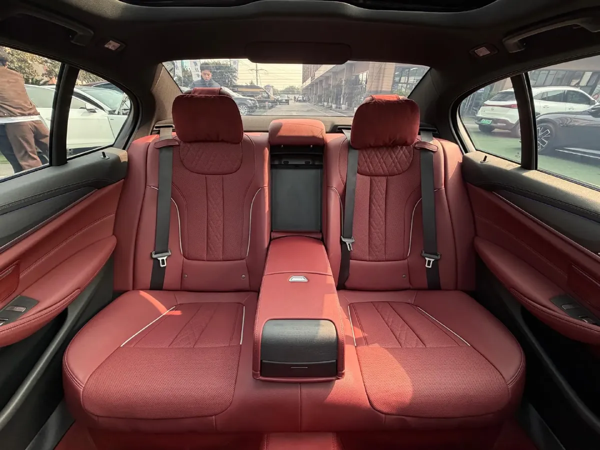 2023 BMW 5 Series 2.0T 245HP L4 8AT,autocango,china used car exporter,china ev exporter,chinese used car exporter,chinese used ev exporter