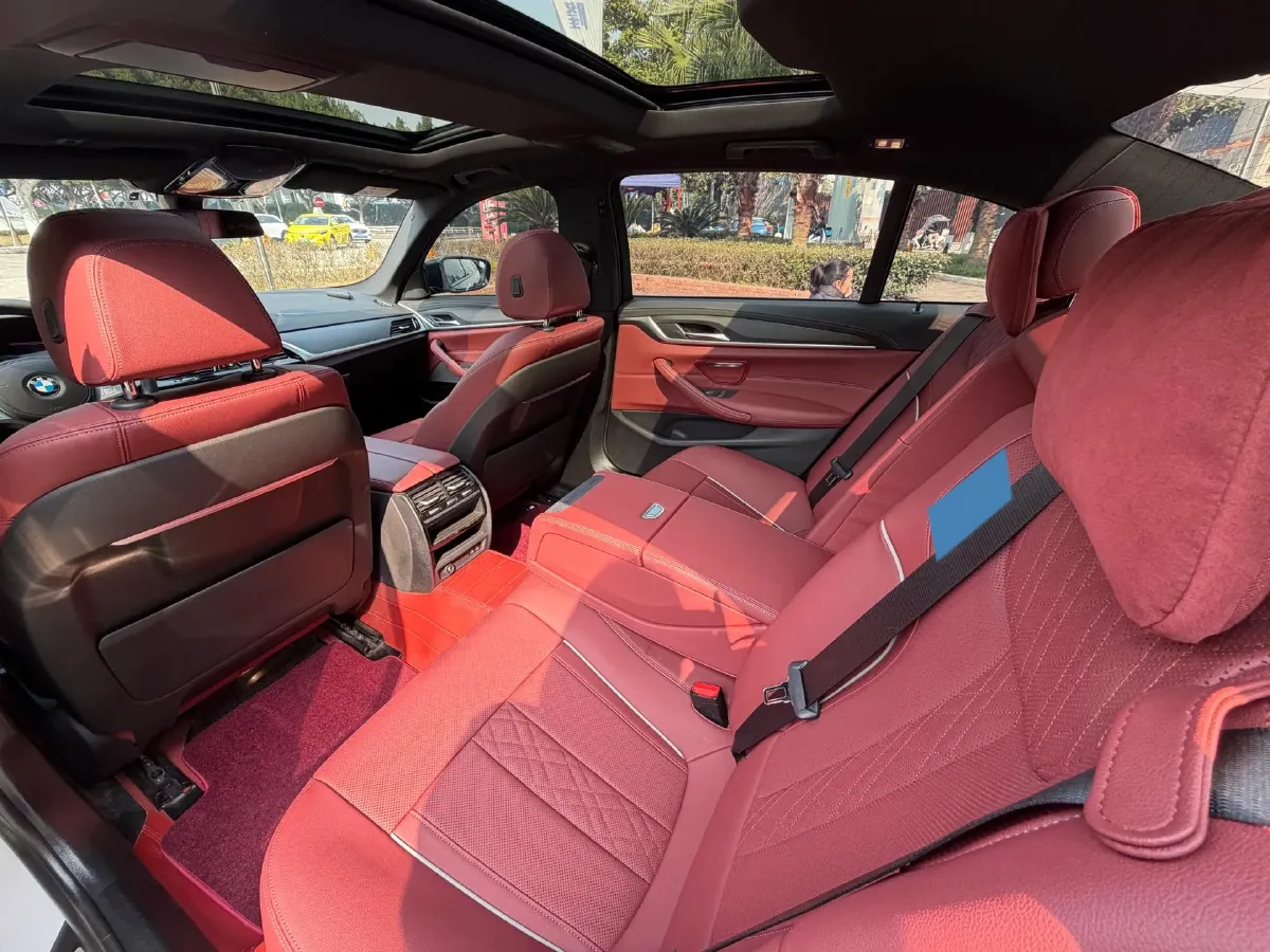 2023 BMW 5 Series 2.0T 245HP L4 8AT,autocango,china used car exporter,china ev exporter,chinese used car exporter,chinese used ev exporter