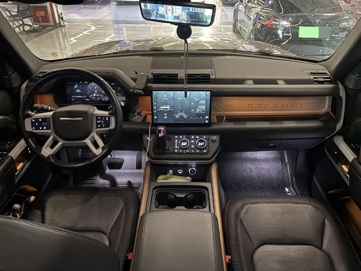 2023 Land Rover Defender 3.0T 400HP L6 8AT,autocango,china used car exporter,china ev exporter,chinese used car exporter,chinese used ev exporter