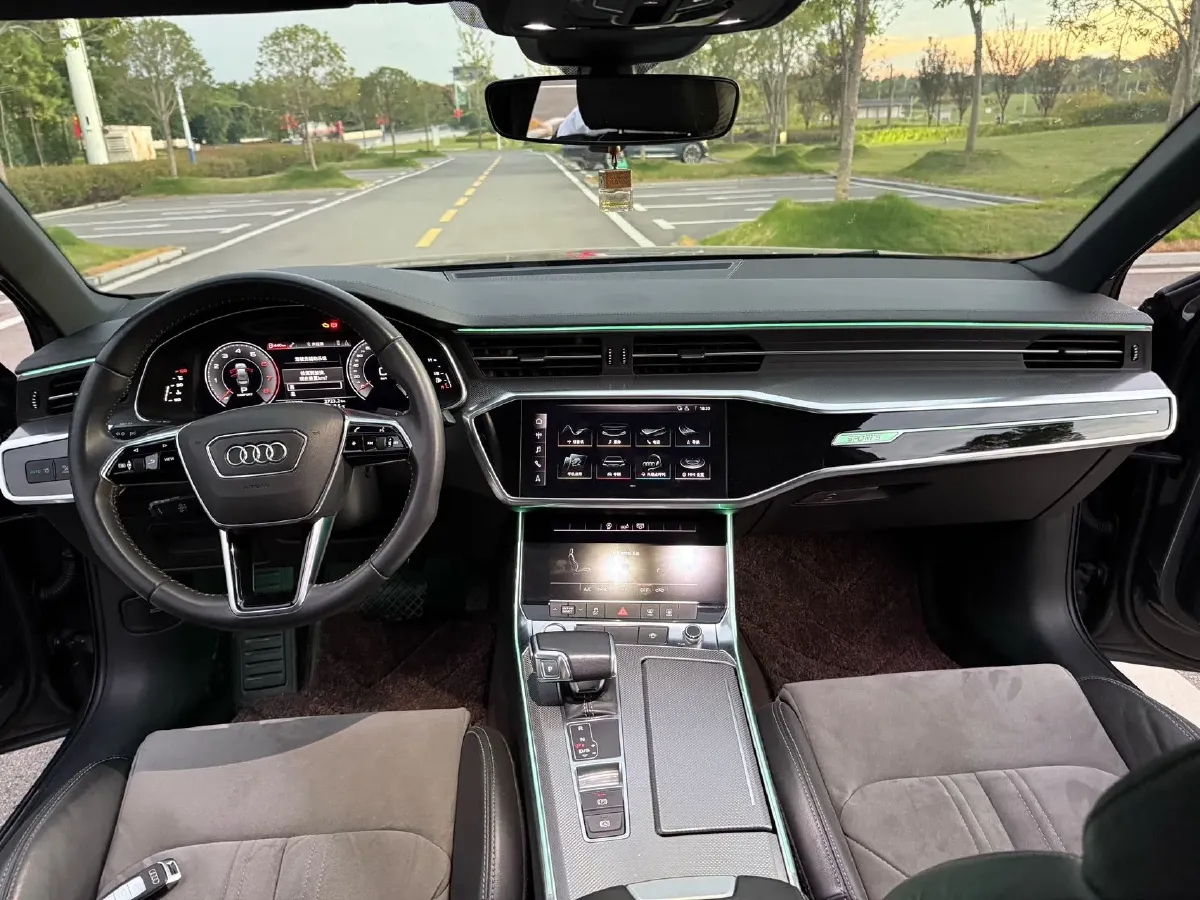 2020 Mercedes-Benz GLC Class 2.0T 197HP L4 9AT,autocango,china used car exporter,china ev exporter,chinese used car exporter,chinese used ev exporter