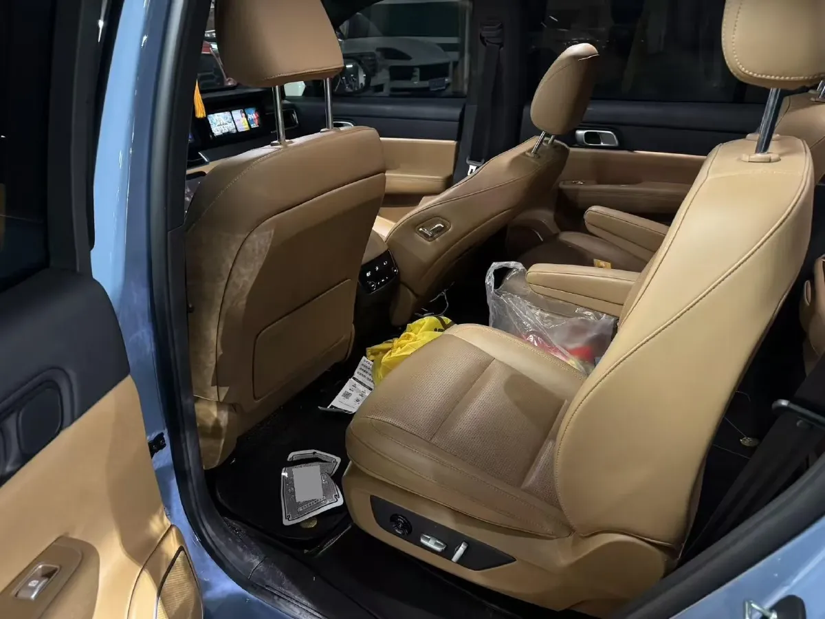 2021 Li ONE Range Extended 131HP REEV 40.5KWH,autocango,china used car exporter,china ev exporter,chinese used car exporter,chinese used ev exporter