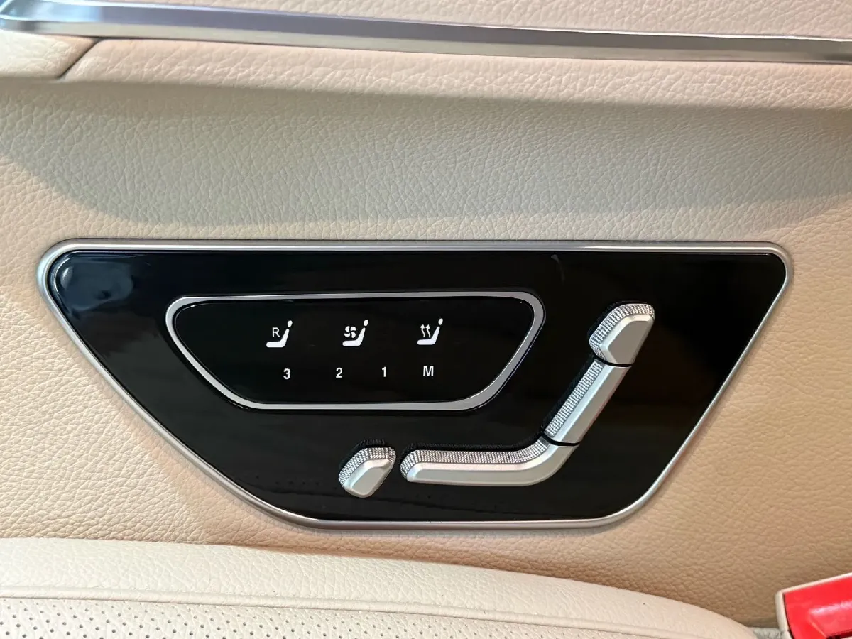 2020 Mercedes-Benz V Class 2.0T 211HP L4 9AT,autocango,china used car exporter,china ev exporter,chinese used car exporter,chinese used ev exporter