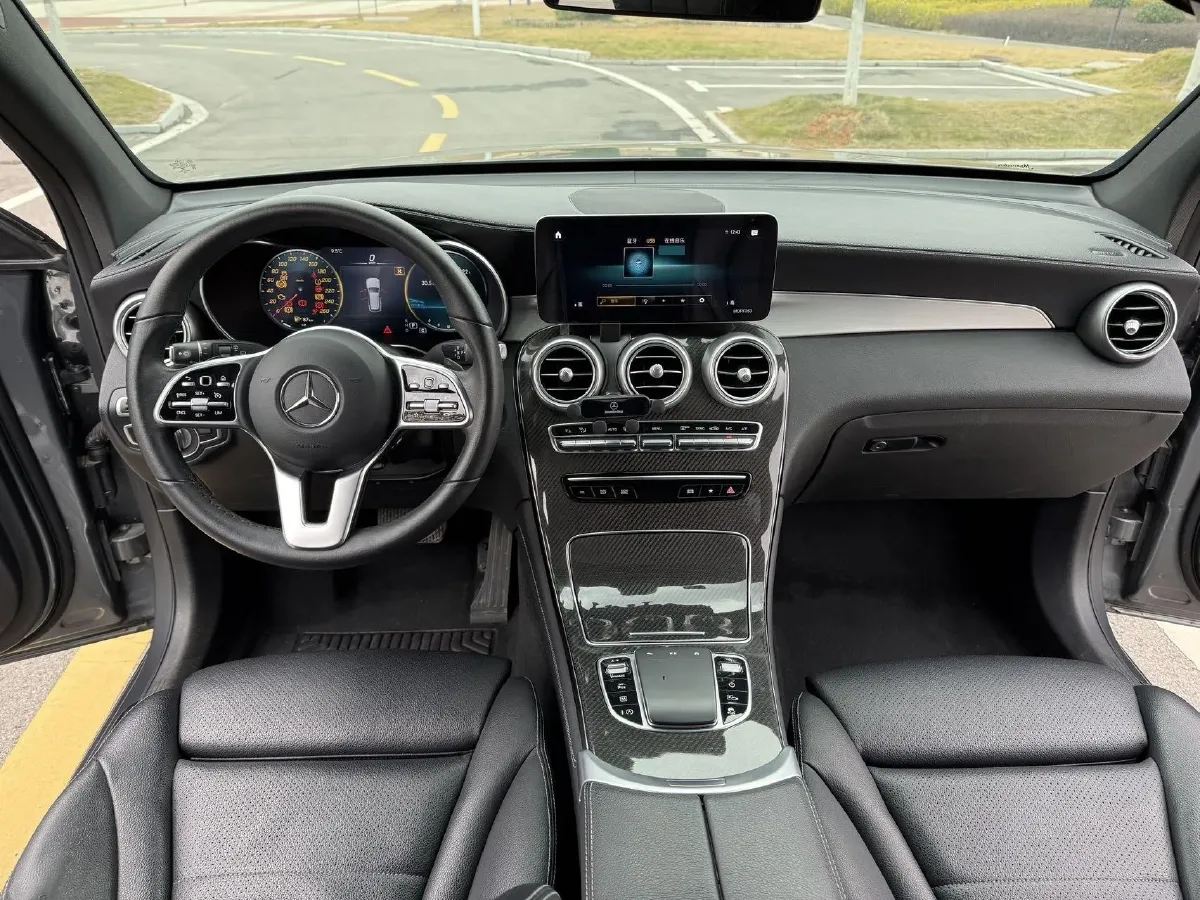 2021 Mercedes-Benz GLC Class 2.0T 197HP L4 9AT,autocango,china used car exporter,china ev exporter,chinese used car exporter,chinese used ev exporter