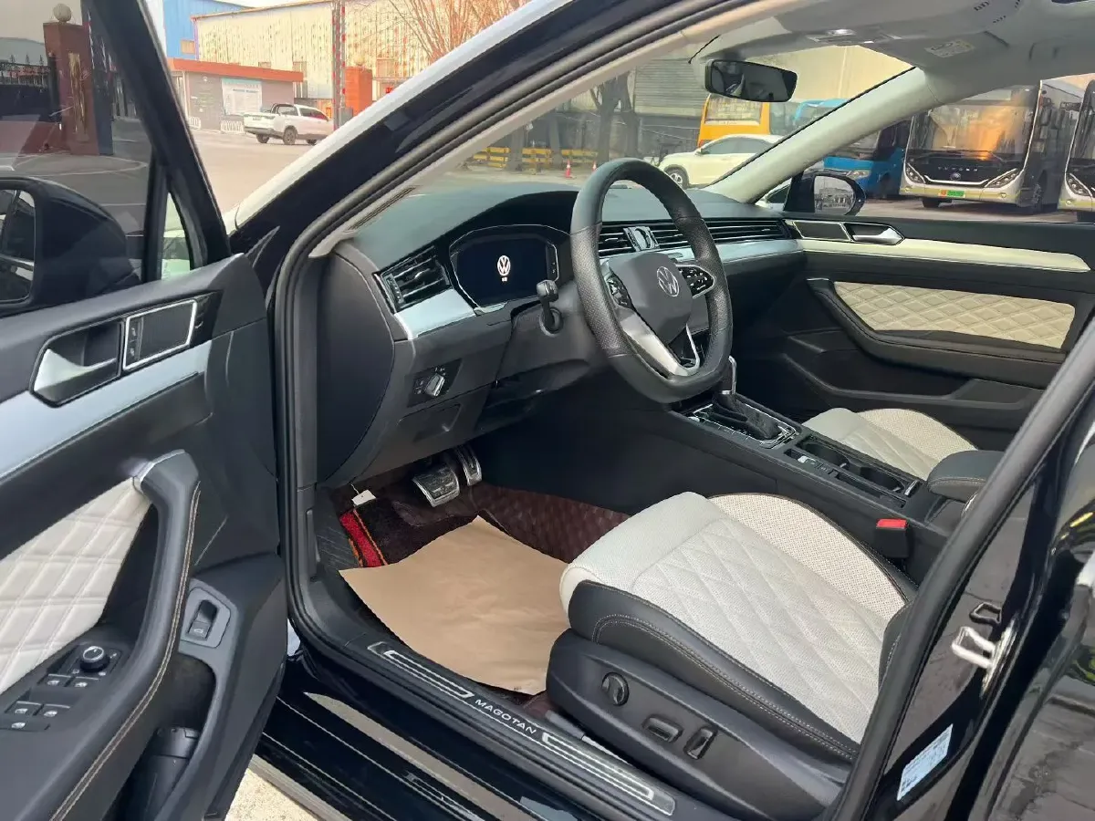 2023 Volkswagen Magotan 2.0T 186HP L4 7DCT,autocango,china used car exporter,china ev exporter,chinese used car exporter,chinese used ev exporter