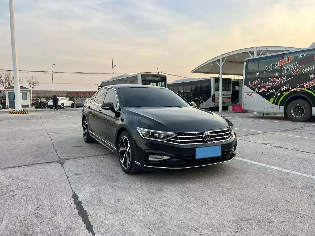 2023 Volkswagen Magotan 2.0T 186HP L4 7DCT,autocango,china used car exporter,china ev exporter,chinese used car exporter,chinese used ev exporter