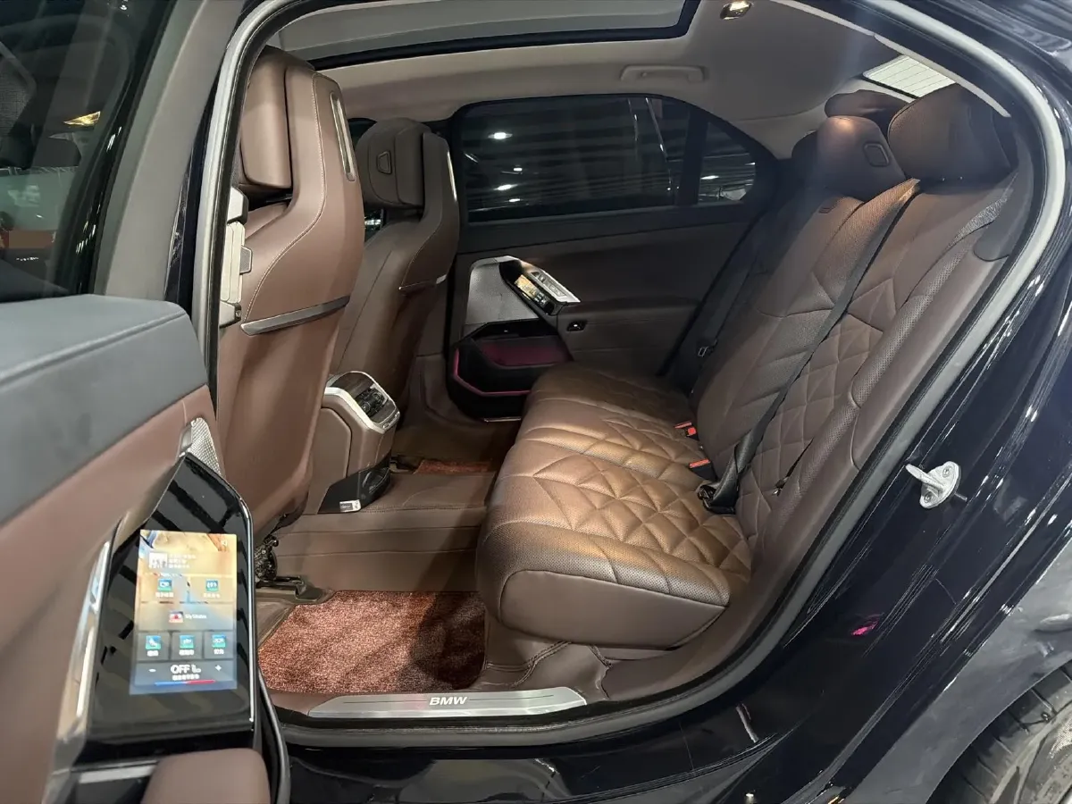 2023 BMW 7 Series 3.0T 272HP L6 8AT,autocango,china used car exporter,china ev exporter,chinese used car exporter,chinese used ev exporter