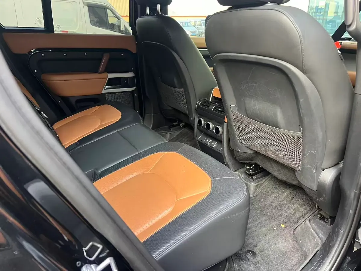 2024 Land Rover Defender 3.0T 400HP L6 8AT,autocango,china used car exporter,china ev exporter,chinese used car exporter,chinese used ev exporter