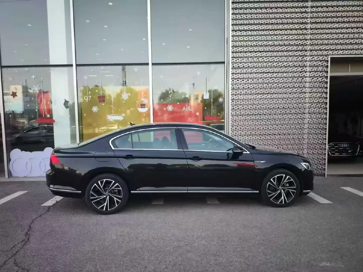 2021 Volkswagen Magotan 2.0T 186HP L4 7DCT,autocango,china used car exporter,china ev exporter,chinese used car exporter,chinese used ev exporter