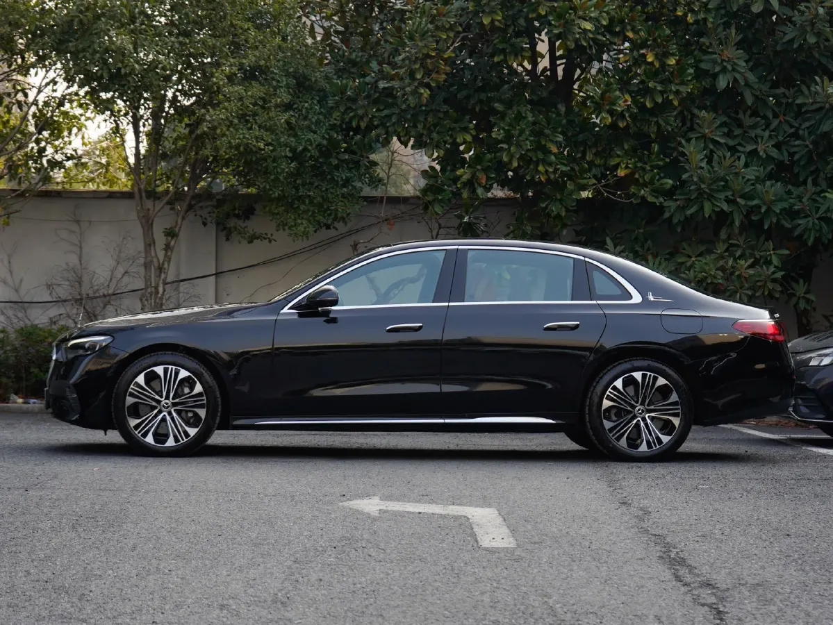 2024 Mercedes-Benz E Class 2.0T 204HP L4 9AT PHEV 25.4KWH,autocango,china used car exporter,china ev exporter,chinese used car exporter,chinese used ev exporter