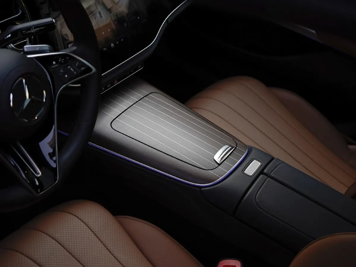 2024 Mercedes-Benz E Class 2.0T 204HP L4 9AT PHEV 25.4KWH,autocango,china used car exporter,china ev exporter,chinese used car exporter,chinese used ev exporter