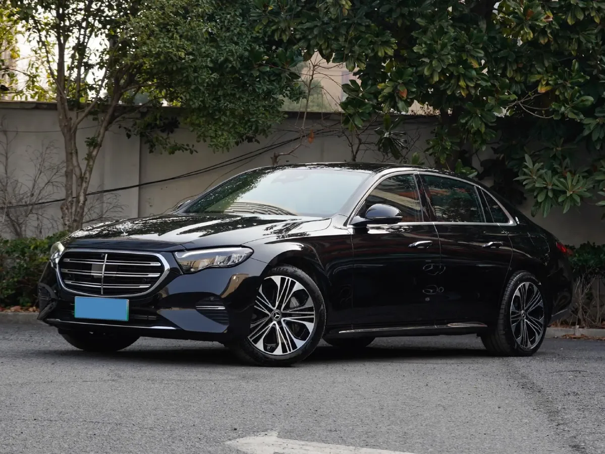2024 Mercedes-Benz E Class 2.0T 204HP L4 9AT PHEV 25.4KWH,autocango,china used car exporter,china ev exporter,chinese used car exporter,chinese used ev exporter