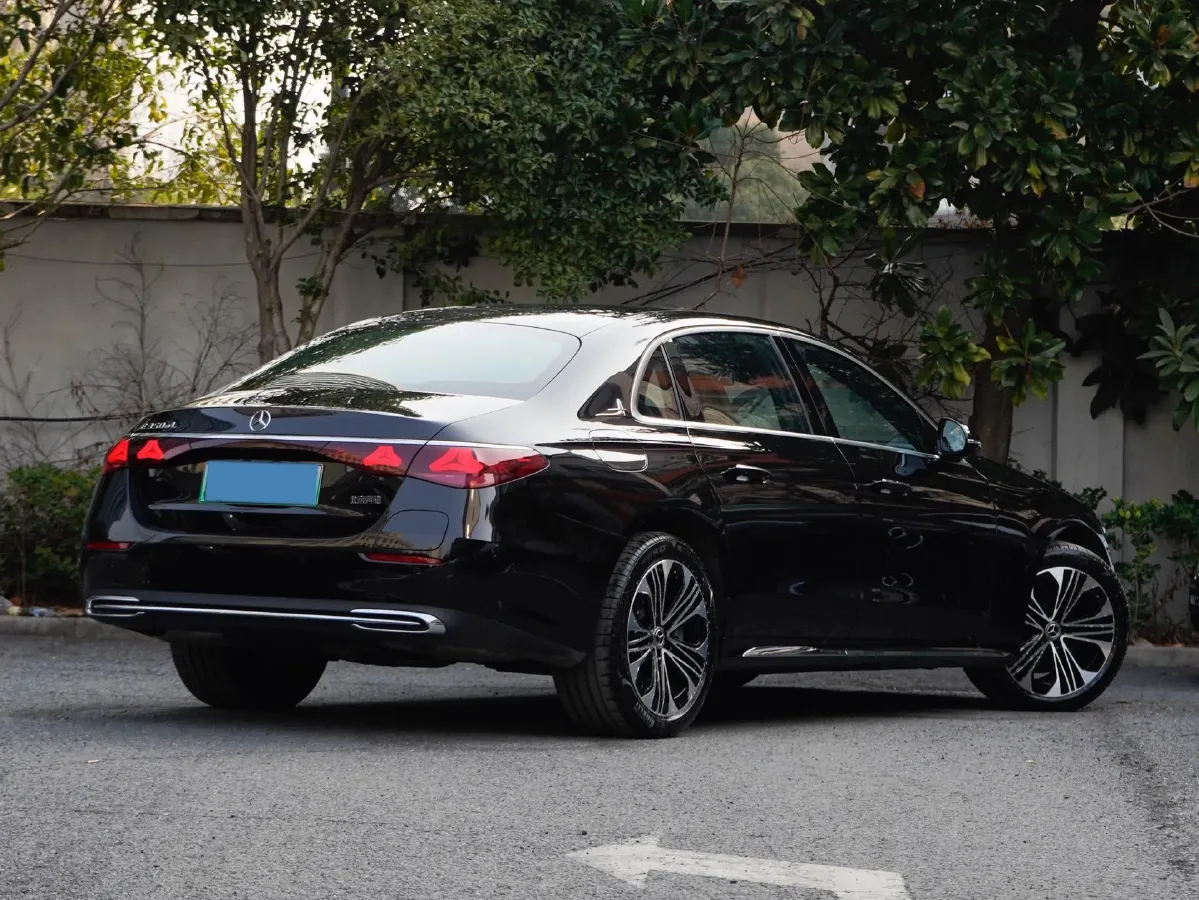 2024 Mercedes-Benz E Class 2.0T 204HP L4 9AT PHEV 25.4KWH,autocango,china used car exporter,china ev exporter,chinese used car exporter,chinese used ev exporter