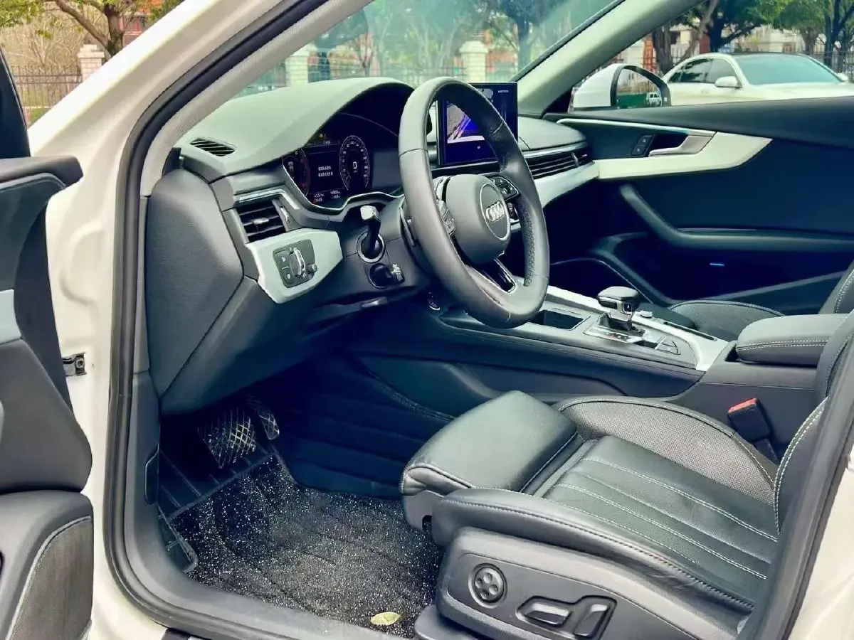 2022 Audi A4L 2.0T 190HP L4 7DCT,autocango,china used car exporter,china ev exporter,chinese used car exporter,chinese used ev exporter