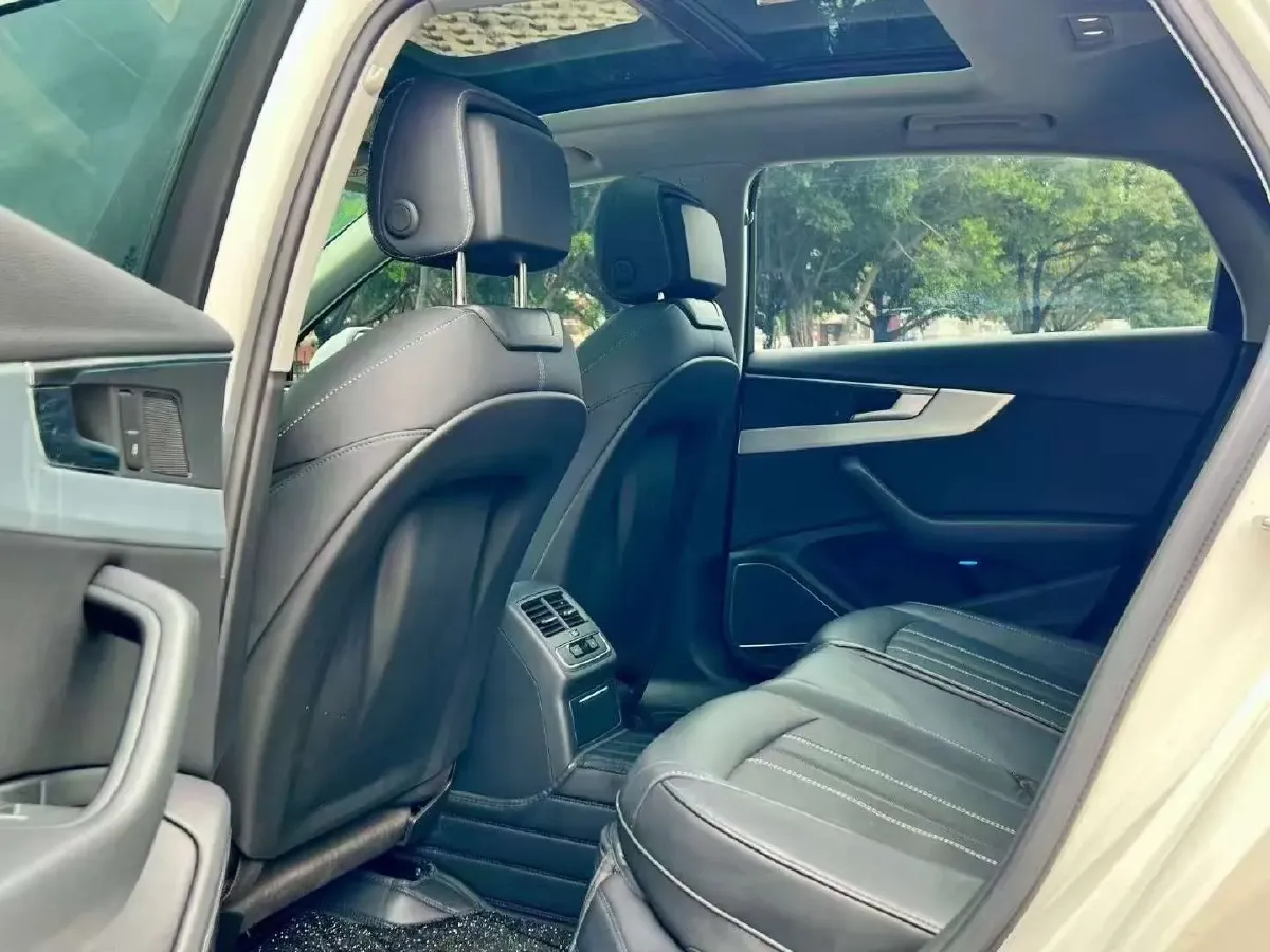 2022 Audi A4L 2.0T 190HP L4 7DCT,autocango,china used car exporter,china ev exporter,chinese used car exporter,chinese used ev exporter