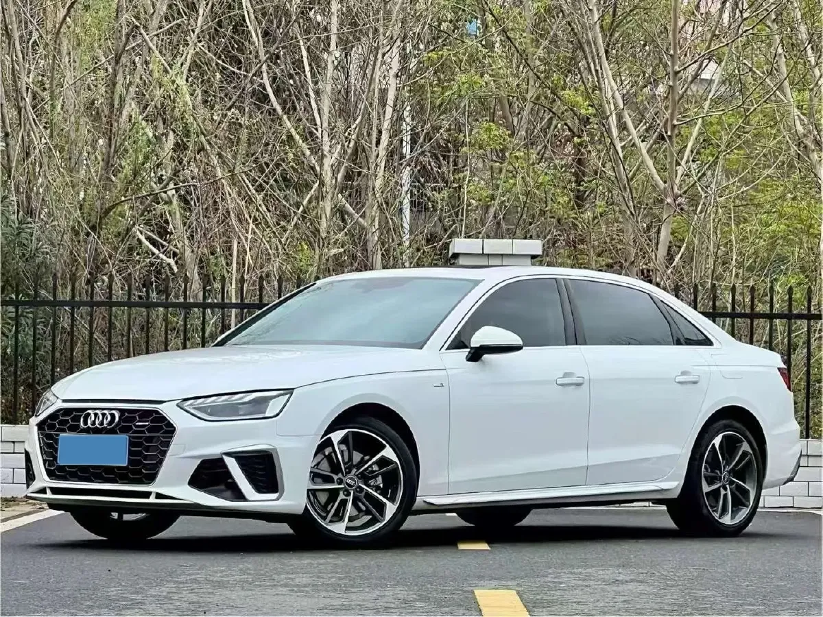 2022 Audi A4L 2.0T 190HP L4 7DCT,autocango,china used car exporter,china ev exporter,chinese used car exporter,chinese used ev exporter