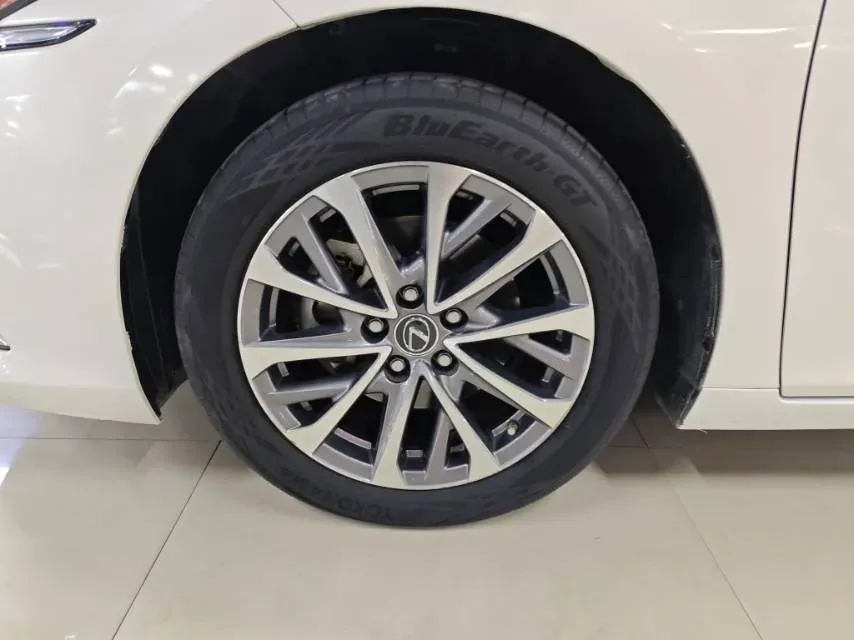 2023 Lexus ES 2.0L 173HP L4 CVT,autocango,china used car exporter,china ev exporter,chinese used car exporter,chinese used ev exporter