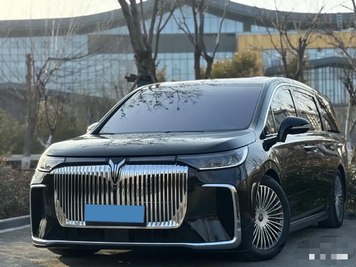 2025 Voyah Dream 1.5T 150HP L4 PHEV 41.7KWH,autocango,china used car exporter,china ev exporter,chinese used car exporter,chinese used ev exporter