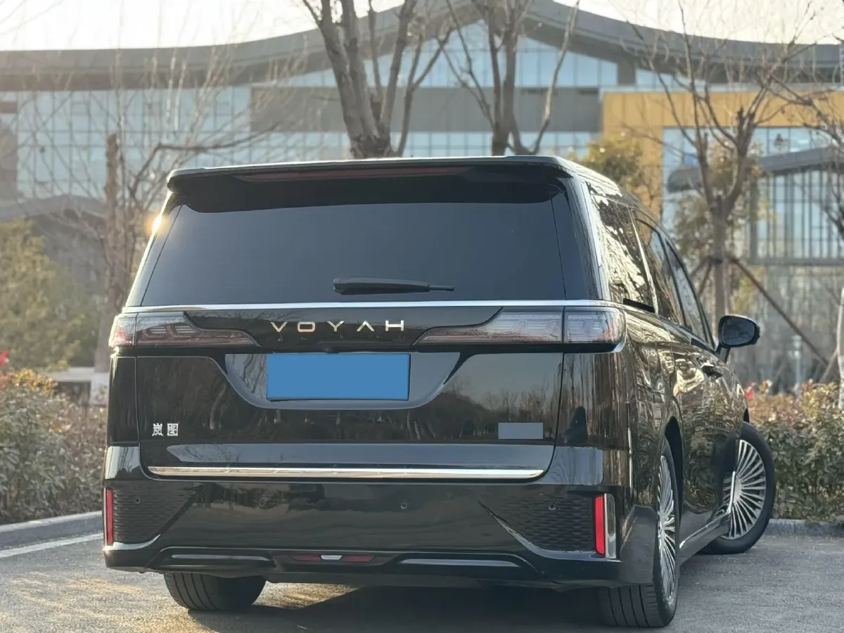 2025 Voyah Dream 1.5T 150HP L4 PHEV 41.7KWH,autocango,china used car exporter,china ev exporter,chinese used car exporter,chinese used ev exporter