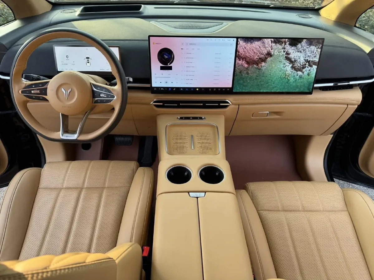 2025 Voyah Dream 1.5T 150HP L4 PHEV 41.7KWH,autocango,china used car exporter,china ev exporter,chinese used car exporter,chinese used ev exporter