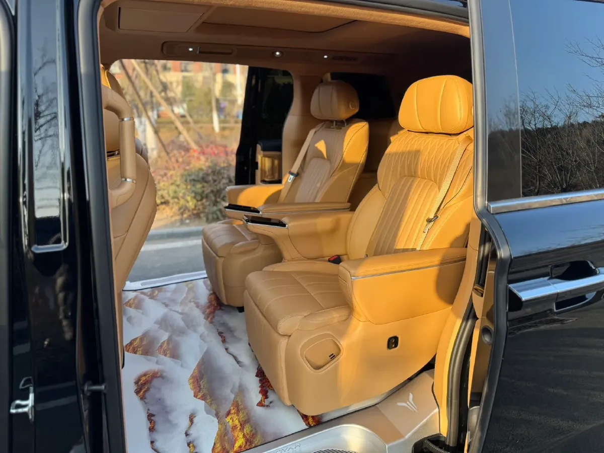 2025 Voyah Dream 1.5T 150HP L4 PHEV 41.7KWH,autocango,china used car exporter,china ev exporter,chinese used car exporter,chinese used ev exporter