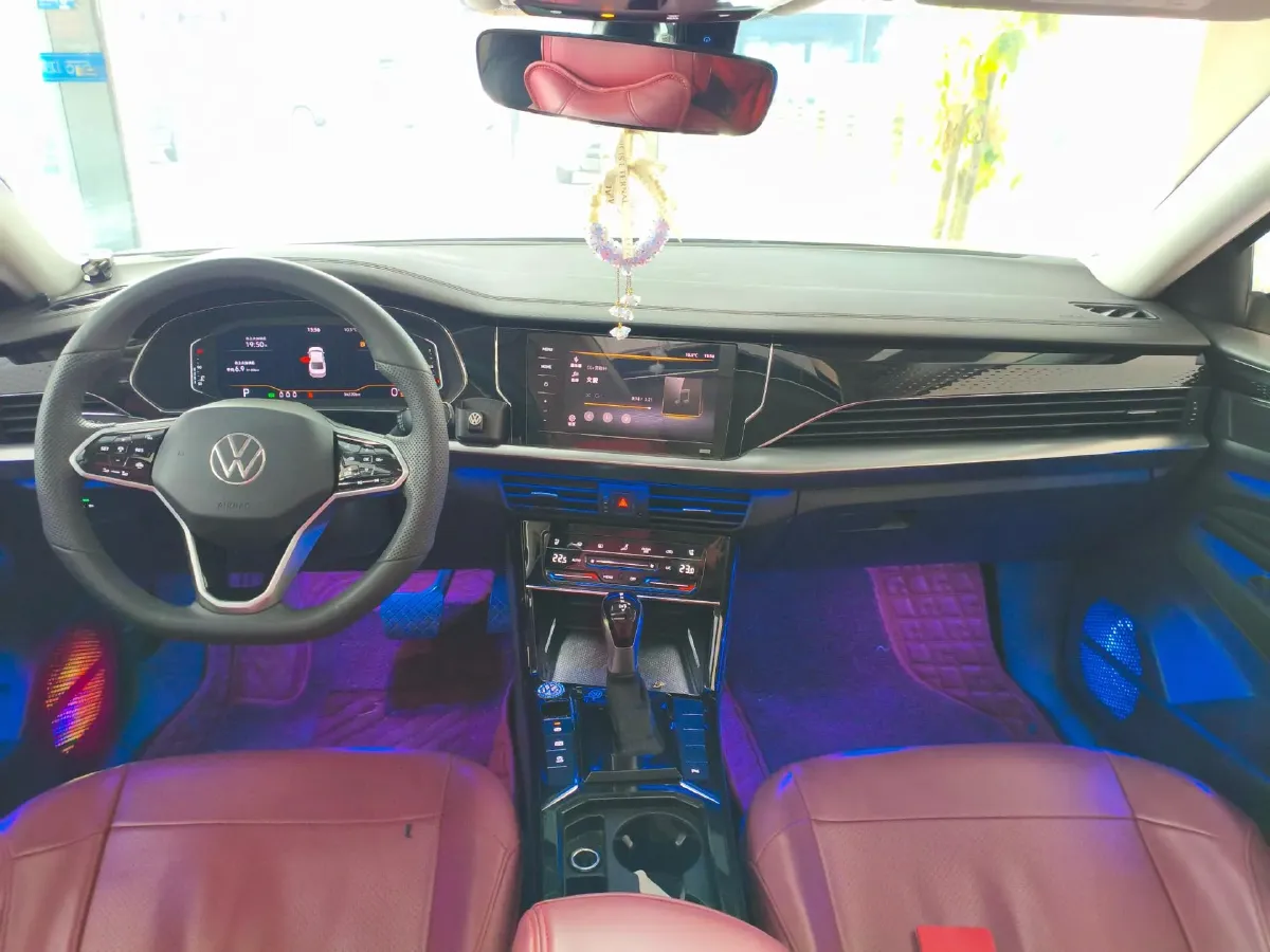 2024 Volkswagen Passat 2.0T 220HP L4 7DCT,autocango,china used car exporter,china ev exporter,chinese used car exporter,chinese used ev exporter