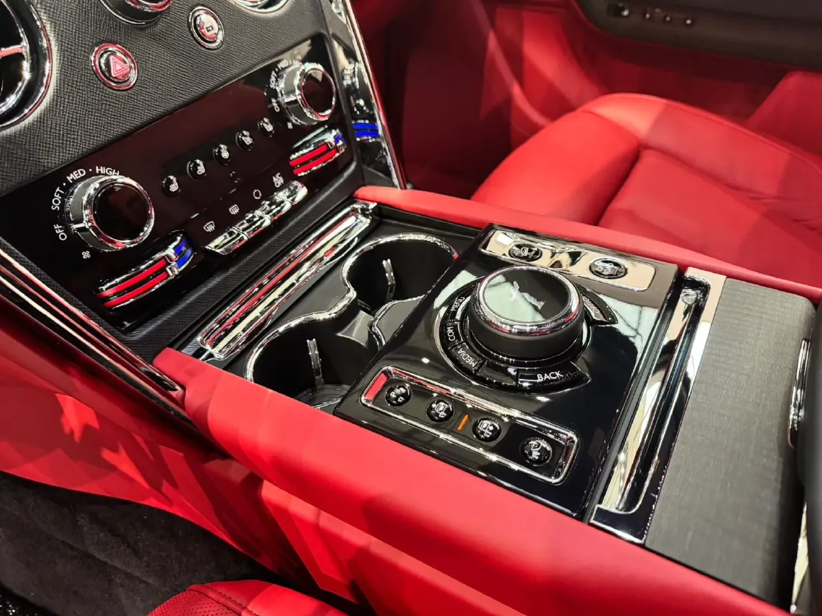 2024 Rolls-Royce Cullinan 6.7T 571HP V12 8AT,autocango,china used car exporter,china ev exporter,chinese used car exporter,chinese used ev exporter