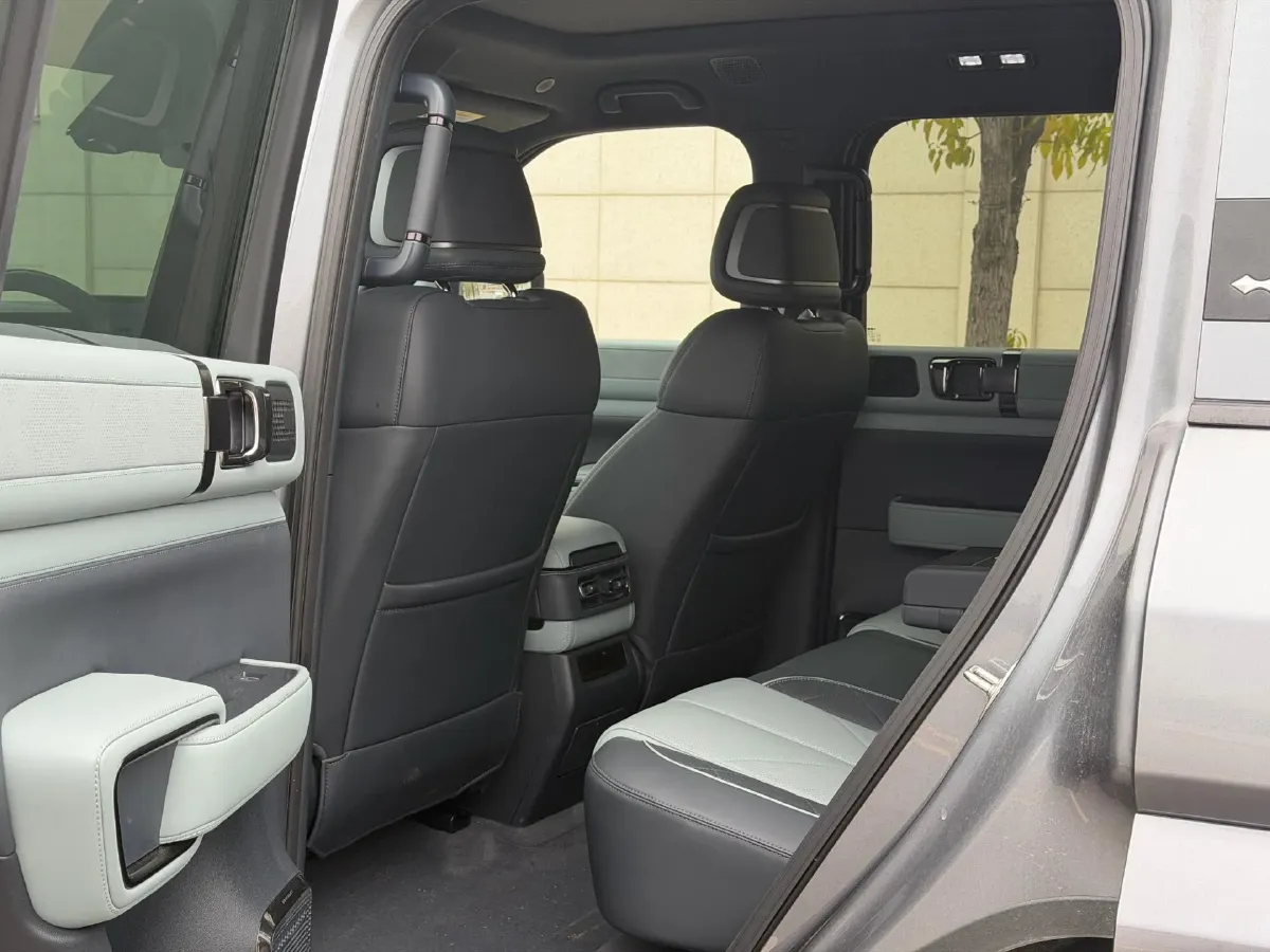 2025 FangChengBao Bao 5 1.5T 194HP L4 E-CVT PHEV 31.8KWH,autocango,china used car exporter,china ev exporter,chinese used car exporter,chinese used ev exporter