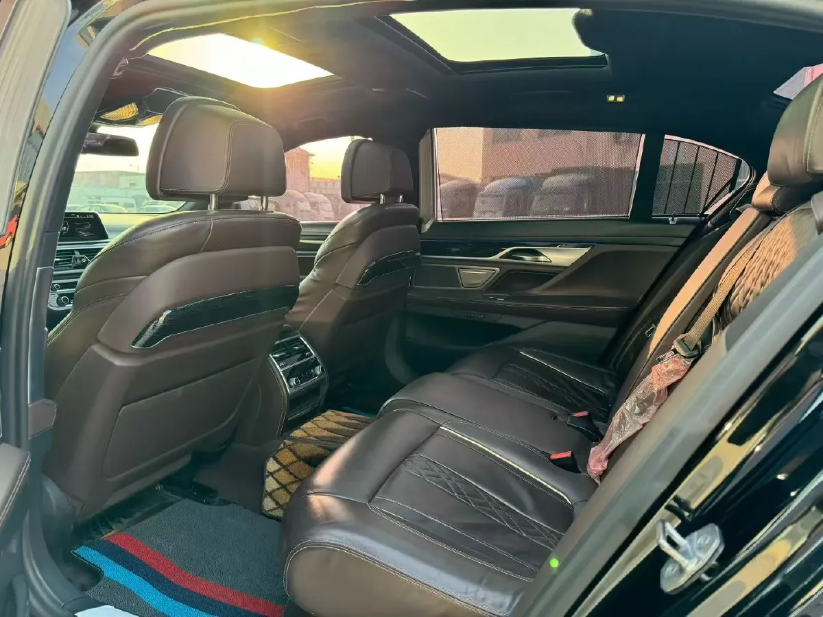 2019 BMW 7 Series 2.0T 265HP L4 8AT,autocango,china used car exporter,china ev exporter,chinese used car exporter,chinese used ev exporter