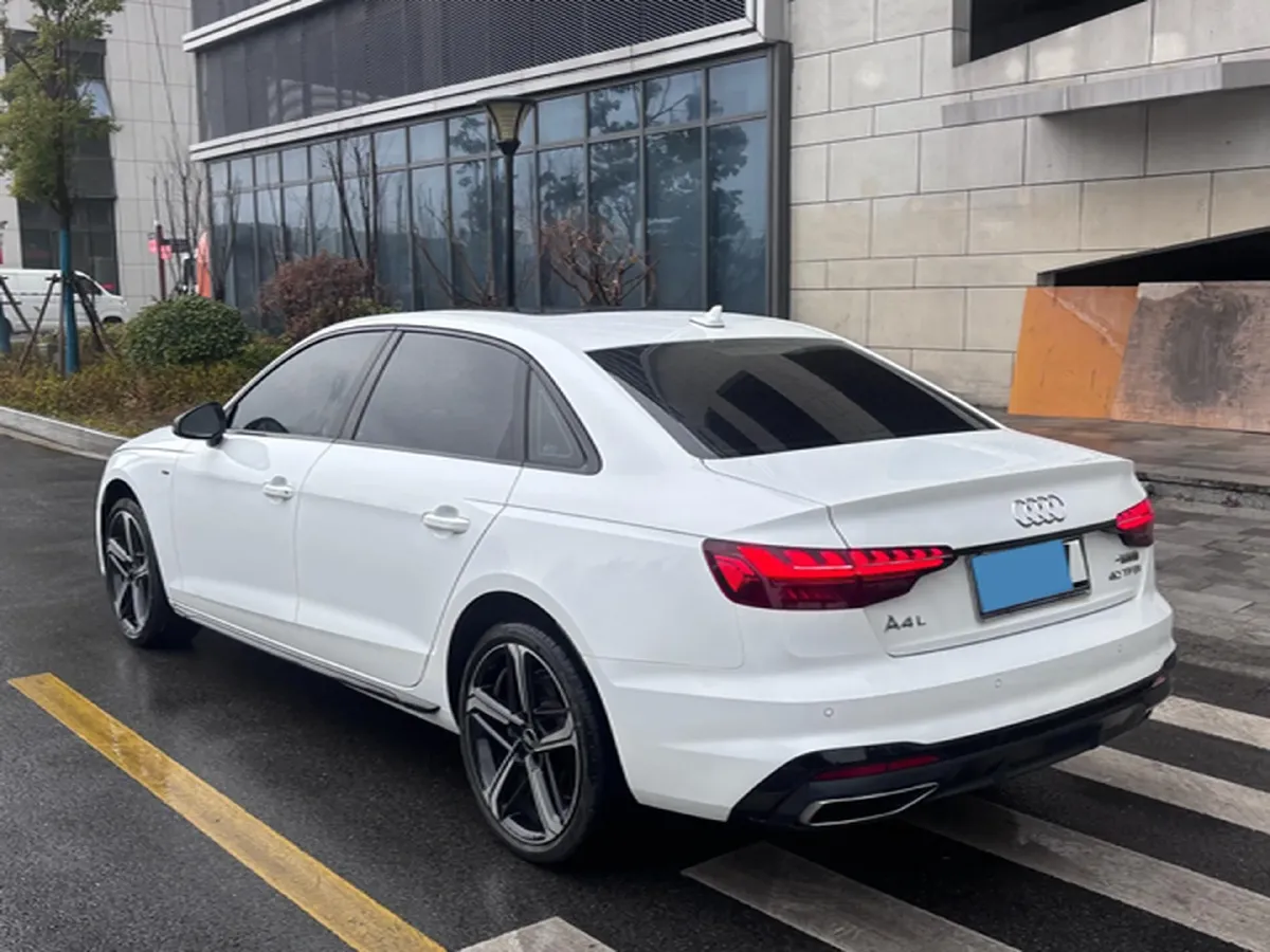2024 Audi A4L 2.0T 190HP L4 7DCT,autocango,china used car exporter,china ev exporter,chinese used car exporter,chinese used ev exporter