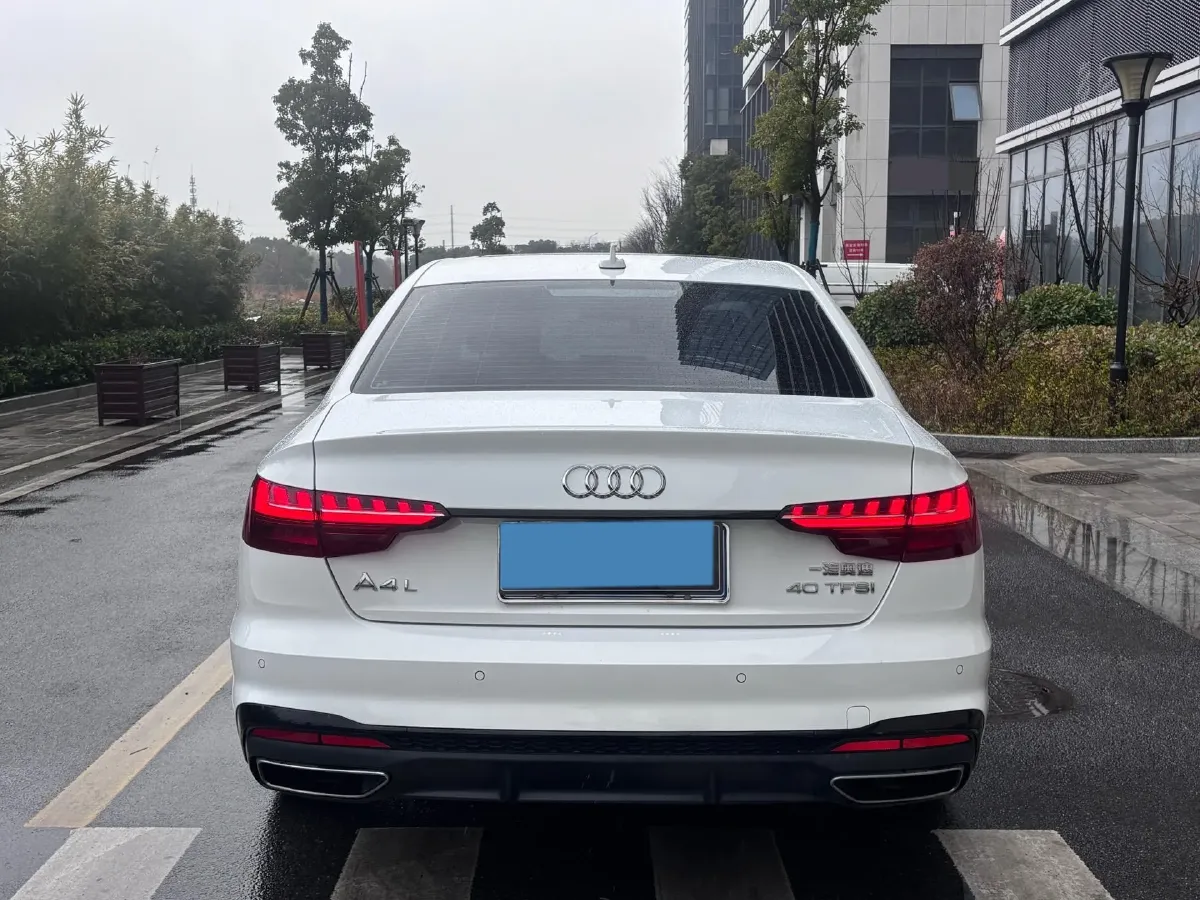 2024 Audi A4L 2.0T 190HP L4 7DCT,autocango,china used car exporter,china ev exporter,chinese used car exporter,chinese used ev exporter