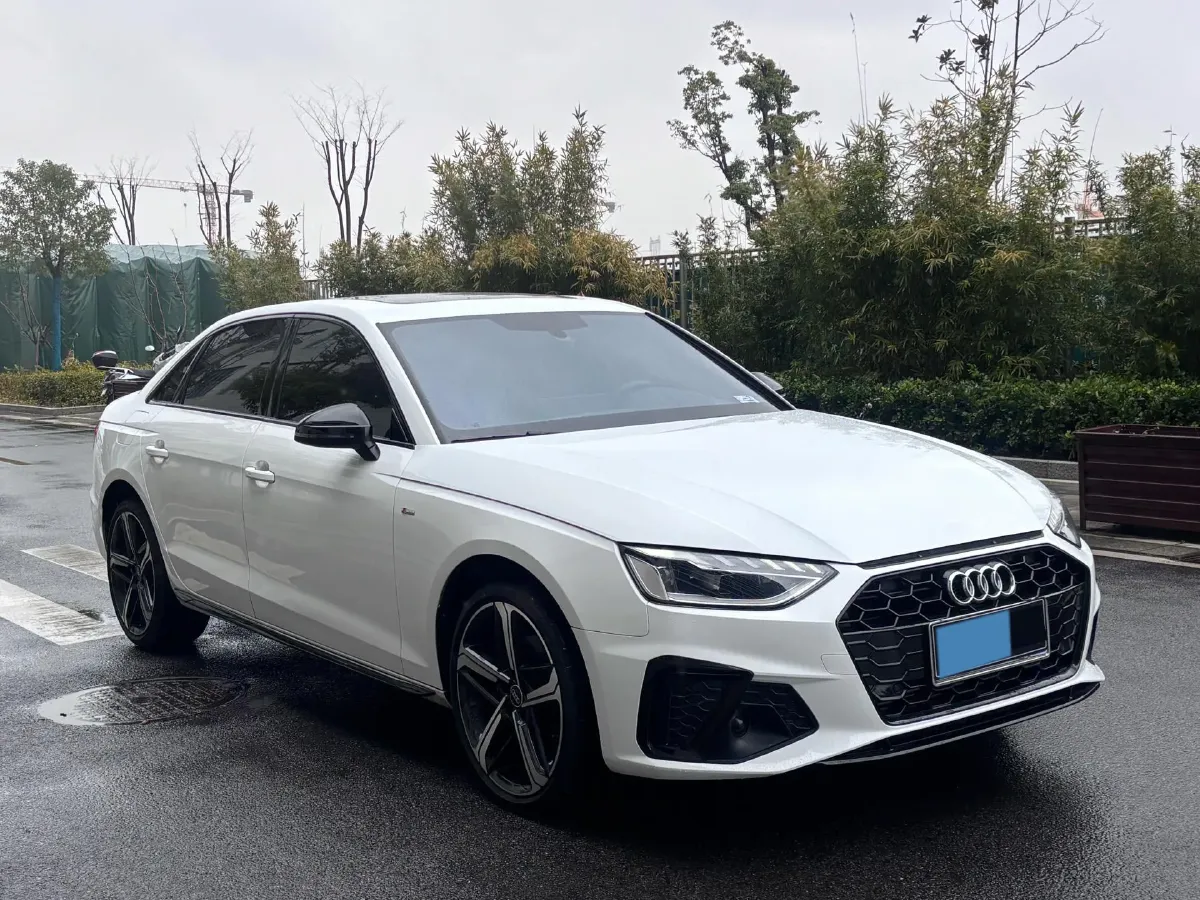 2024 Audi A4L 2.0T 190HP L4 7DCT,autocango,china used car exporter,china ev exporter,chinese used car exporter,chinese used ev exporter