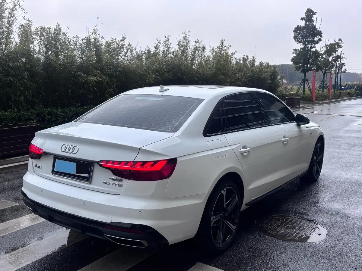 2024 Audi A4L 2.0T 190HP L4 7DCT,autocango,china used car exporter,china ev exporter,chinese used car exporter,chinese used ev exporter