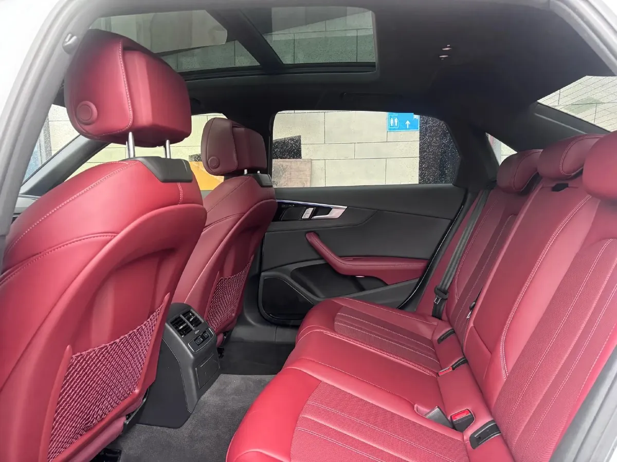 2024 Audi A4L 2.0T 190HP L4 7DCT,autocango,china used car exporter,china ev exporter,chinese used car exporter,chinese used ev exporter