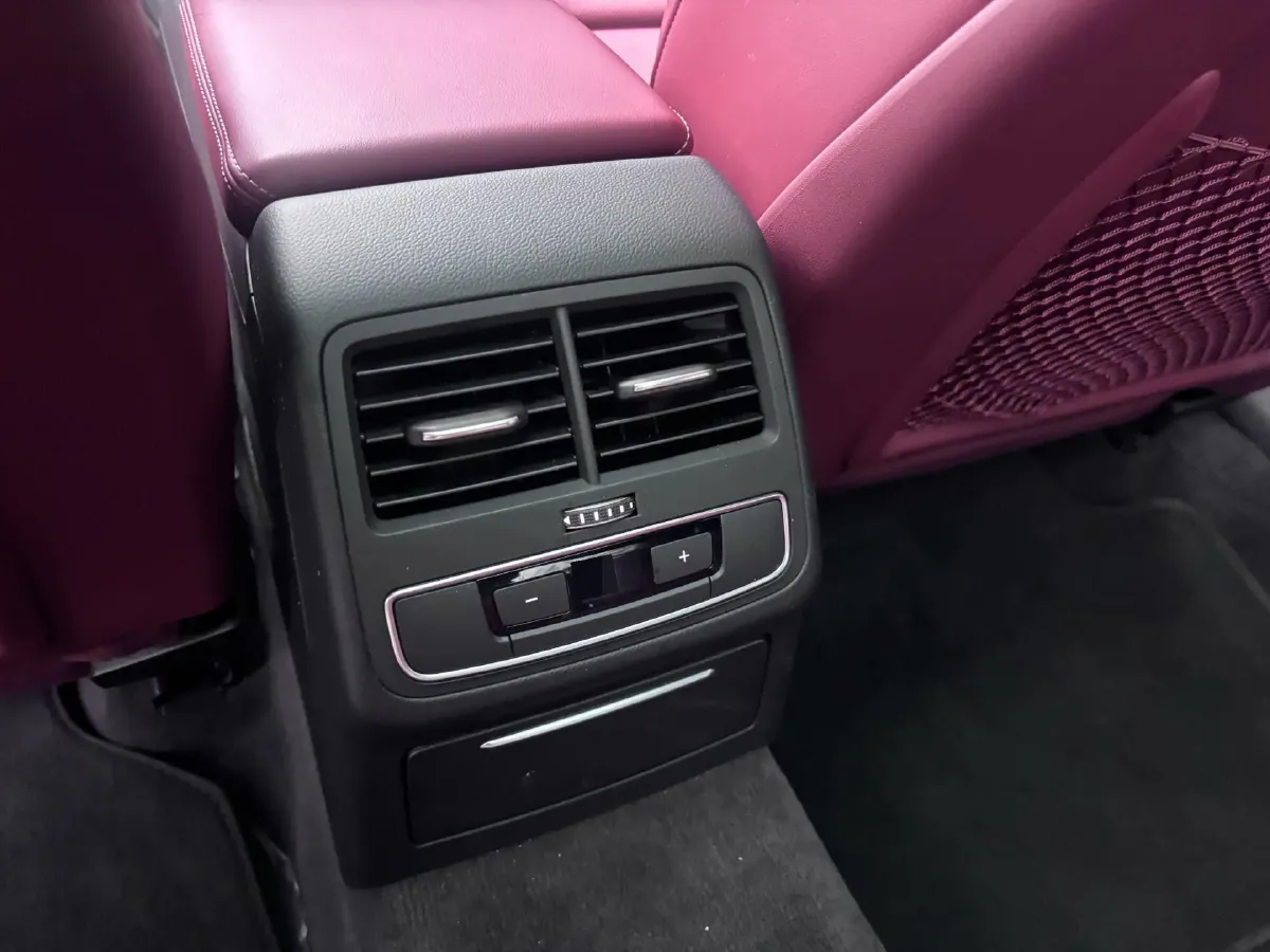 2024 Audi A4L 2.0T 190HP L4 7DCT,autocango,china used car exporter,china ev exporter,chinese used car exporter,chinese used ev exporter