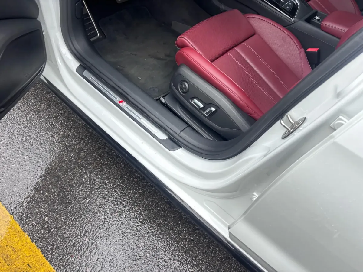 2024 Audi A4L 2.0T 190HP L4 7DCT,autocango,china used car exporter,china ev exporter,chinese used car exporter,chinese used ev exporter