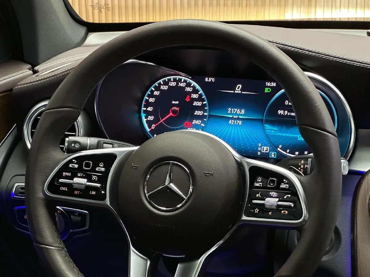 2022 Mercedes-Benz GLC Class 2.0T 258HP L4 9AT,autocango,china used car exporter,china ev exporter,chinese used car exporter,chinese used ev exporter