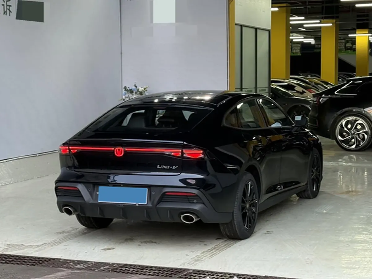 2025 ChangAn UNI-V 1.5T 192HP L4 7DCT,autocango,china used car exporter,china ev exporter,chinese used car exporter,chinese used ev exporter