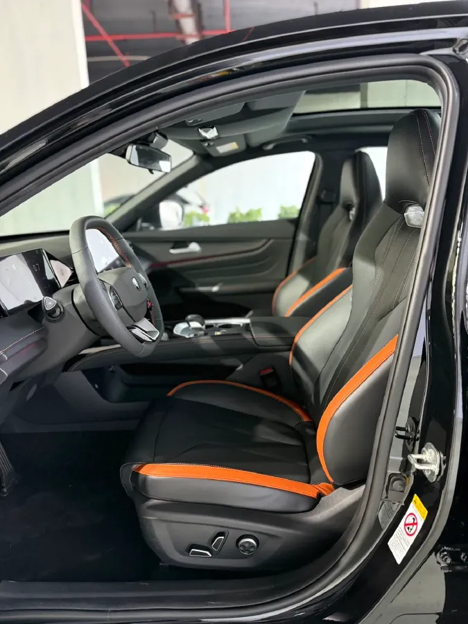 2025 ChangAn UNI-V 1.5T 192HP L4 7DCT,autocango,china used car exporter,china ev exporter,chinese used car exporter,chinese used ev exporter