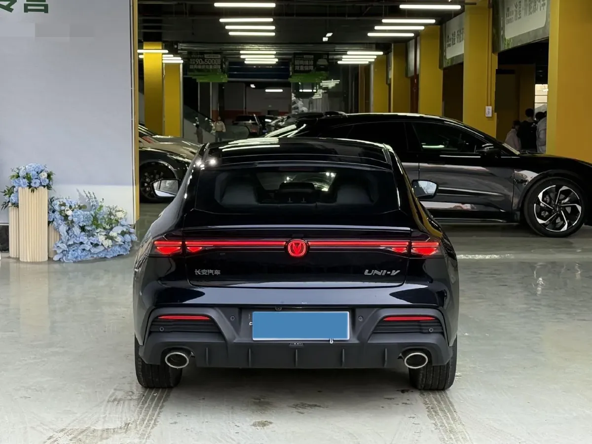 2025 ChangAn UNI-V 1.5T 192HP L4 7DCT,autocango,china used car exporter,china ev exporter,chinese used car exporter,chinese used ev exporter