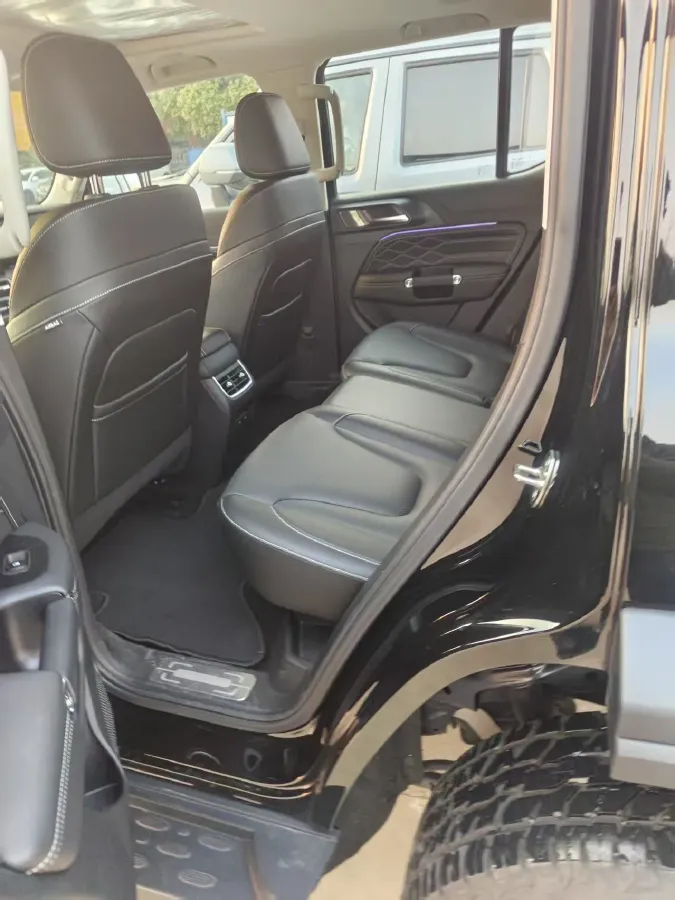 2025 Tank 300 2.0T 227HP L4 9AT,autocango,china used car exporter,china ev exporter,chinese used car exporter,chinese used ev exporter