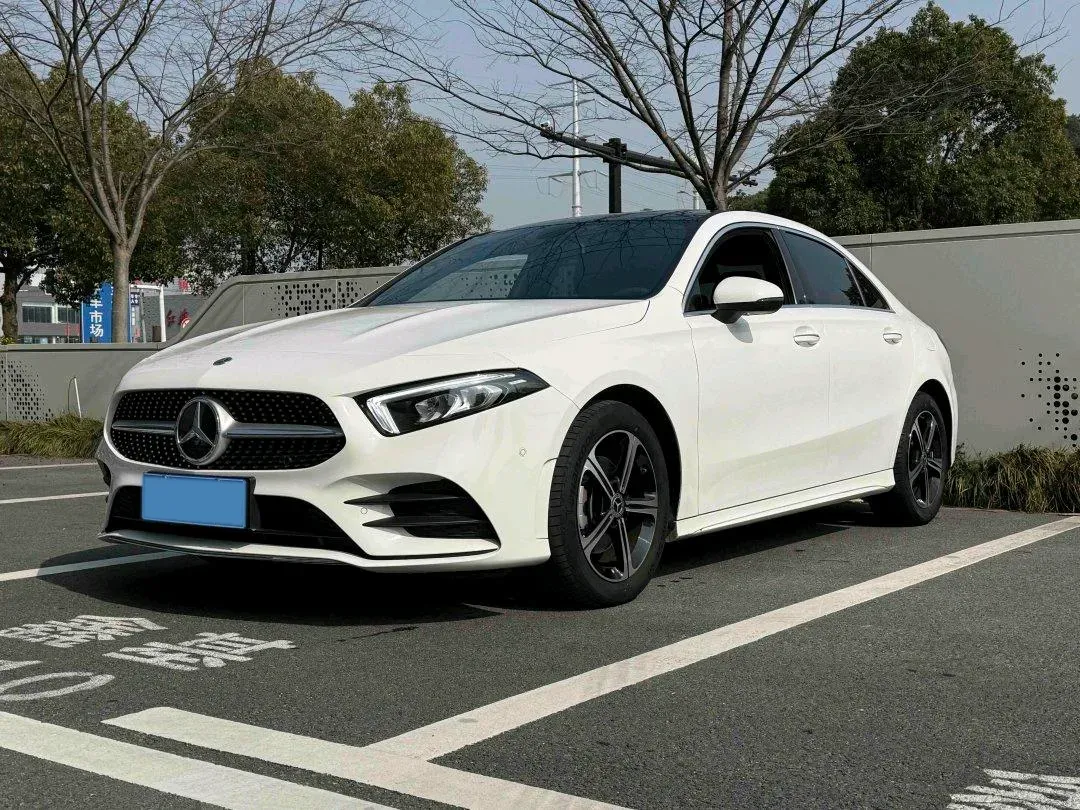 2023 Mercedes-Benz A Class 1.3T 163HP L4 7DCT,autocango,china used car exporter,china ev exporter,chinese used car exporter,chinese used ev exporter