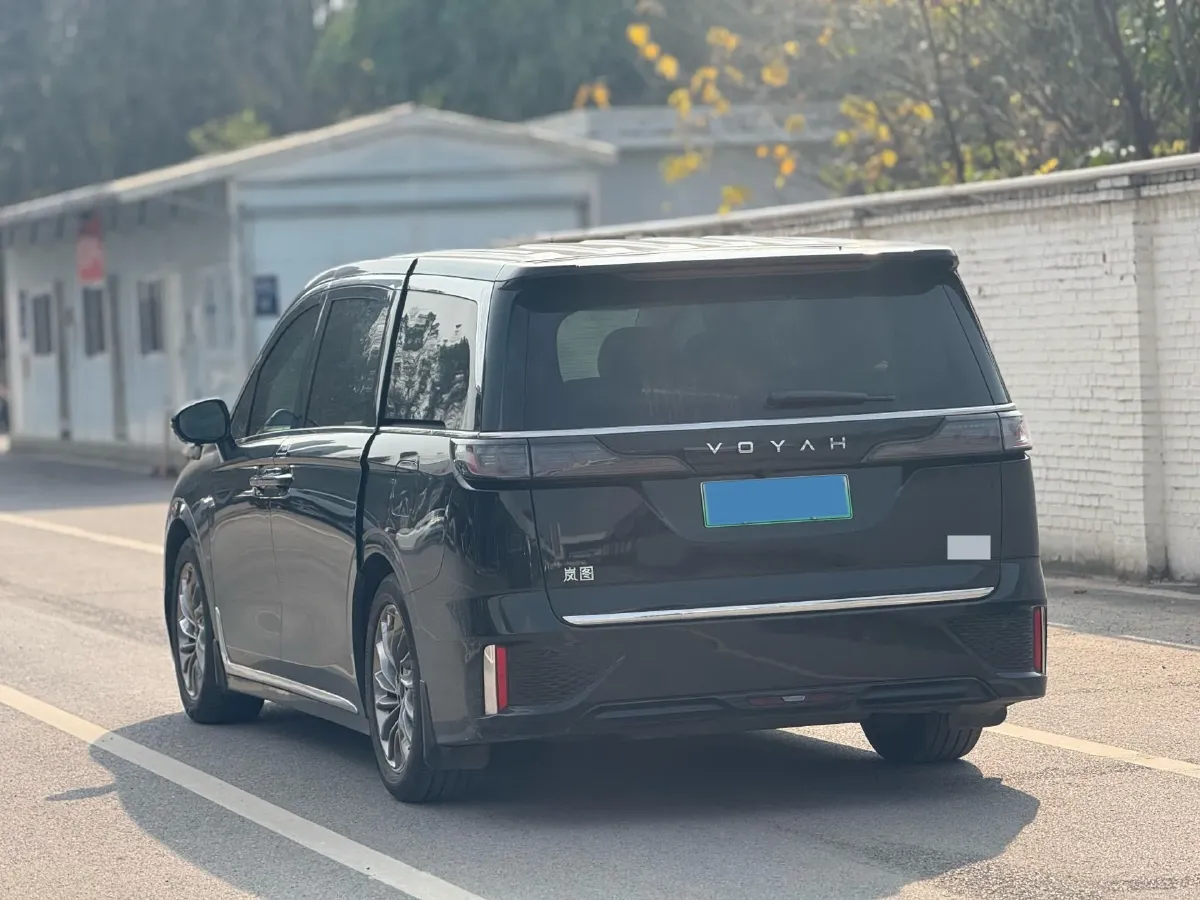 2022 Voyah Dream 1.5T 136HP L4 PHEV 25.57KWH,autocango,china used car exporter,china ev exporter,chinese used car exporter,chinese used ev exporter