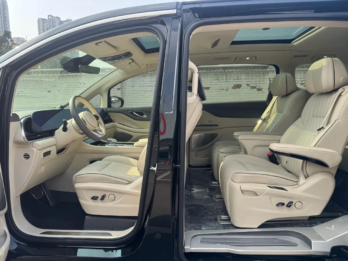 2022 Voyah Dream 1.5T 136HP L4 PHEV 25.57KWH,autocango,china used car exporter,china ev exporter,chinese used car exporter,chinese used ev exporter