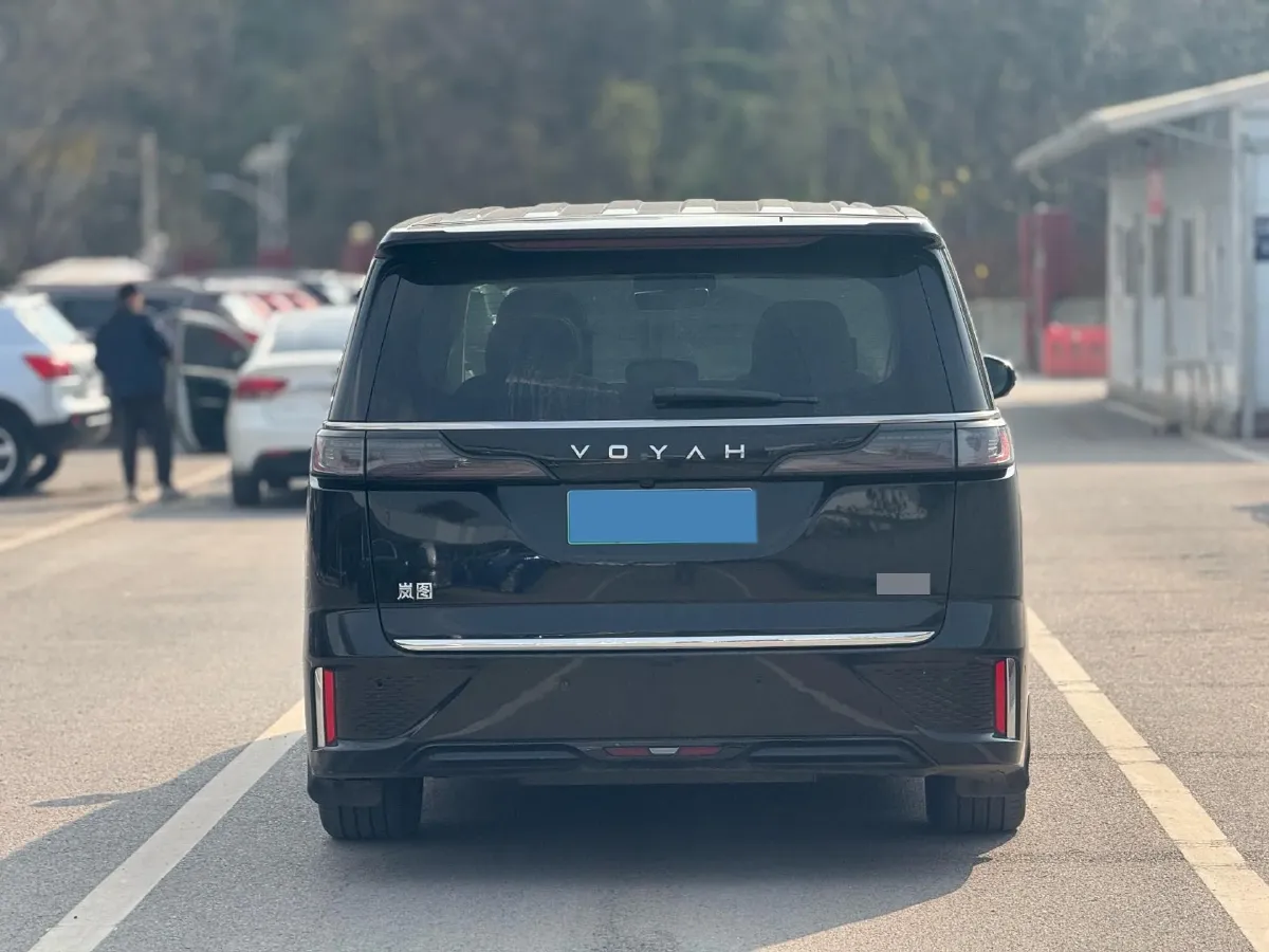2022 Voyah Dream 1.5T 136HP L4 PHEV 25.57KWH,autocango,china used car exporter,china ev exporter,chinese used car exporter,chinese used ev exporter