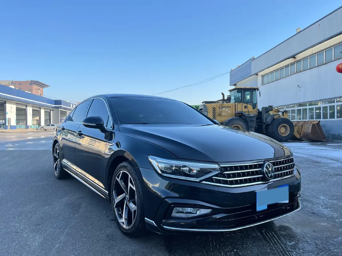 2023 Volkswagen Magotan 2.0T 220HP L4 7DCT,autocango,china used car exporter,china ev exporter,chinese used car exporter,chinese used ev exporter