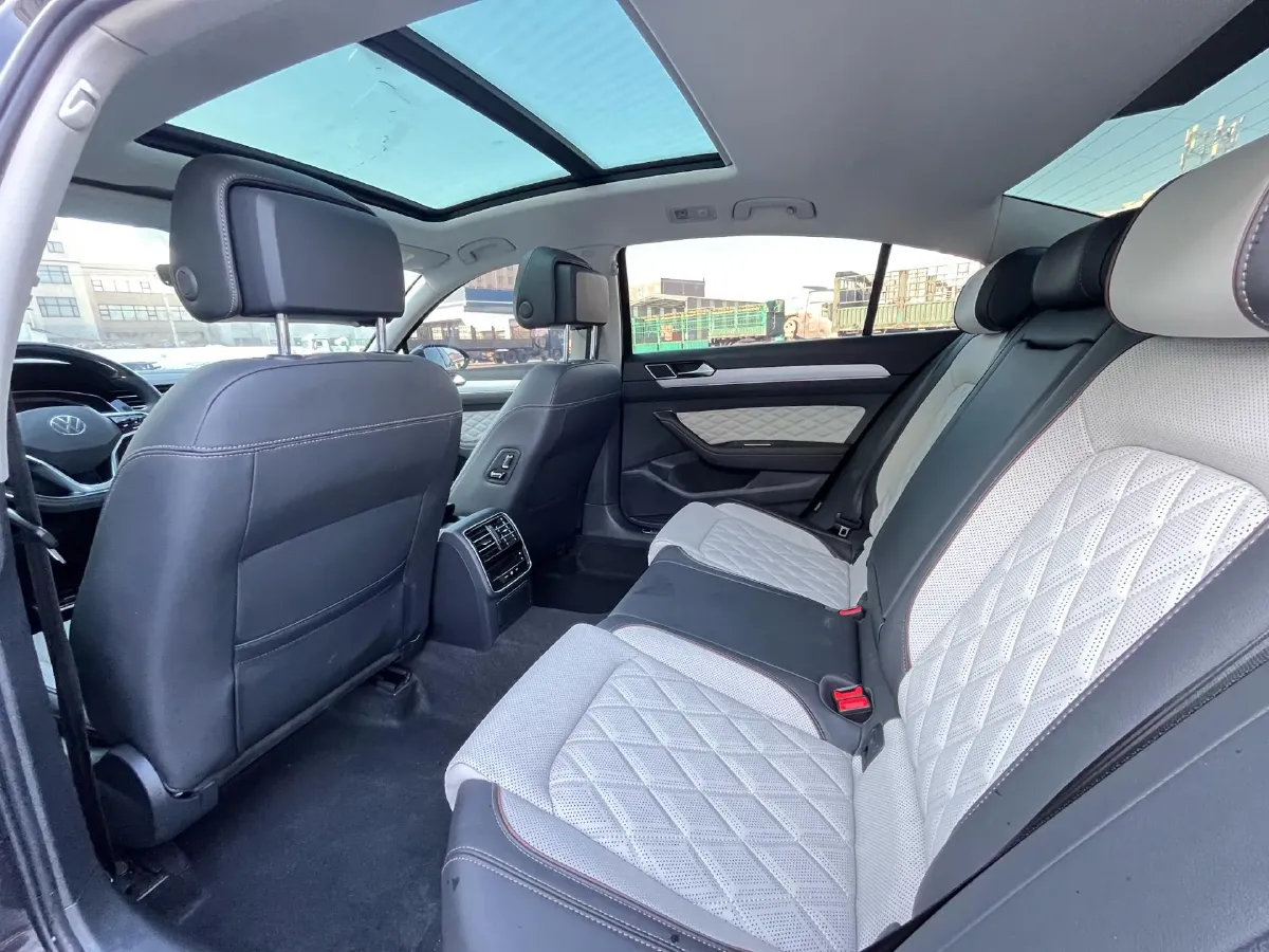 2023 Volkswagen Magotan 2.0T 220HP L4 7DCT,autocango,china used car exporter,china ev exporter,chinese used car exporter,chinese used ev exporter